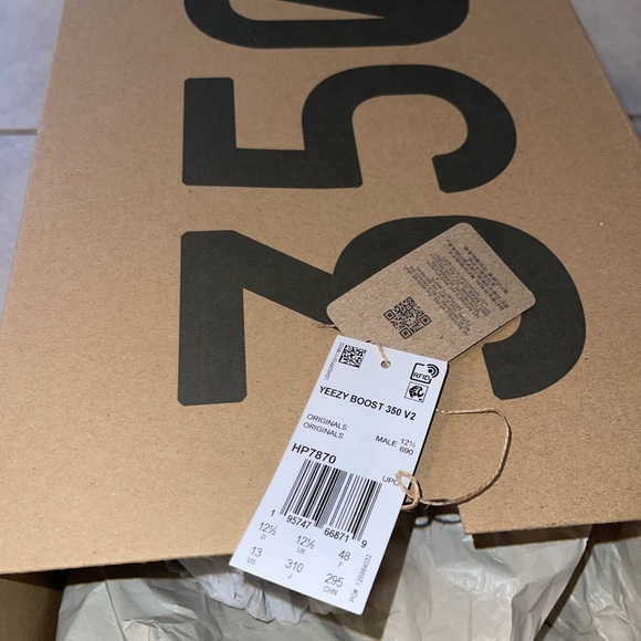 YEEZY BOOST 350 V2 in Slate - Picture 4 of 5